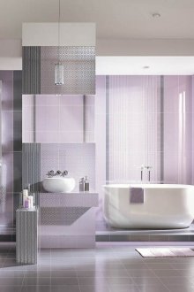 Светло лилави и сиви цветове в банята