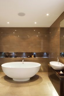 Голяма бежова и кафява баня