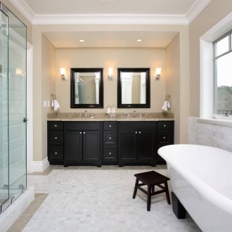 Бежова и бяла баня с черен пиедестал