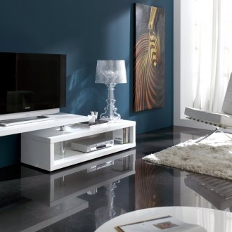 Стилна бяла стойка за телевизор във всекидневната