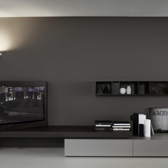 Черна и сива стойка за телевизор във всекидневната