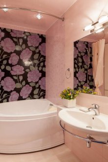 Модерна баня с ъглова вана