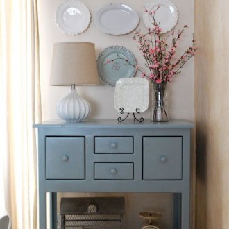 Плочи на стената във вътрешността на Прованс