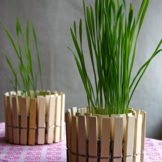 Декорация за саксии с дрехи