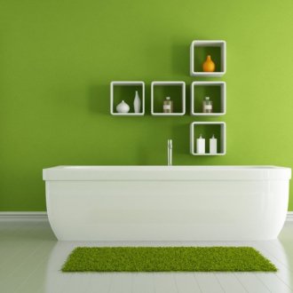 Бял и зелен дизайн на баня