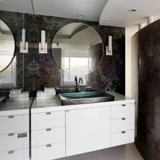 Plaster hiasan hitam dalam hiasan bilik mandi