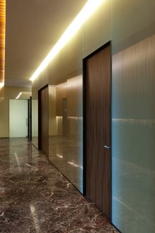 Диагонален ламинат в коридора