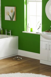 Grün gestrichene Wände im Badezimmer