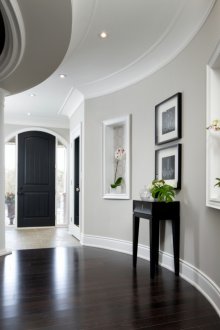 Ниши за цветя в коридора