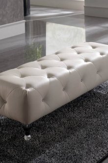 Черно-бяла тапицирана пейка