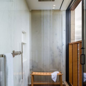 Душ без палет с дървен под