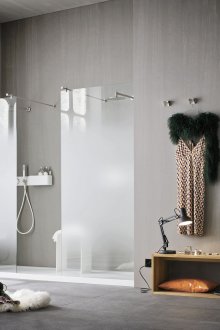 Двоен душ без душ кабина в банята