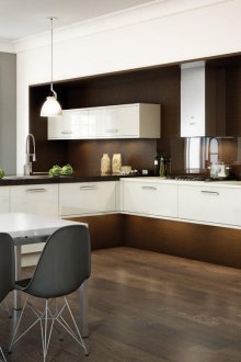 Kawasan Makan Malam Putih dan Brown