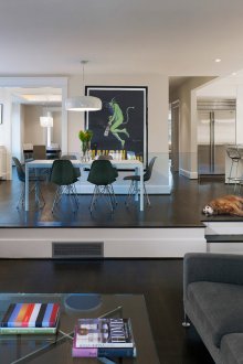 Zonasi dapur-ruang tamu menggunakan podium