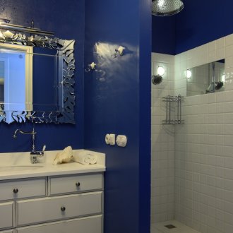 Spotlights in a white and blue bathtub