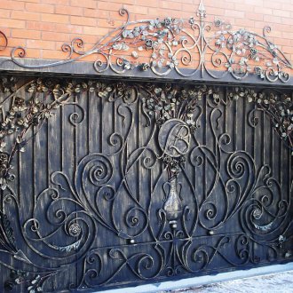 Плъзгащи се ковани порти