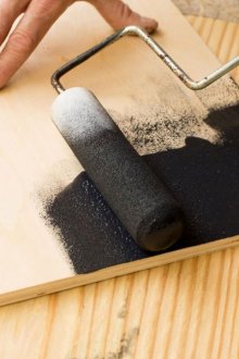 Боядисвайте шперплат с валяк