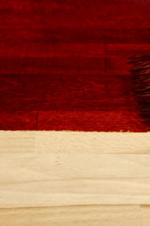 Боядисайте шперплата с четка