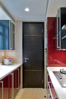 Гланцов комплект в тясна кухня