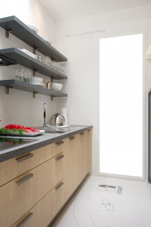 Бежово-сив комплект в тясна кухня