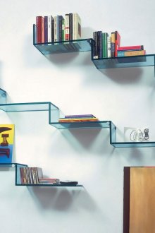 내부의 유리 선반