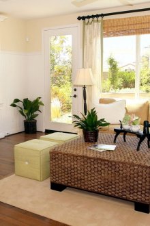 내부의 갈색과 베이지 색의 조합