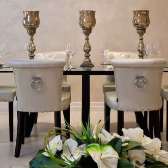 덮개를 씌운 의자