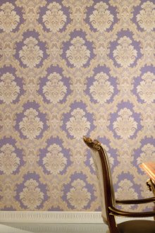 Без да отваря вратата