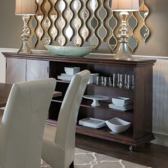 Скрин за книги със стъкло