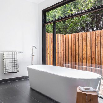 Минималистичен винен шкаф