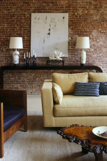 Рафтове за оборудване в хола