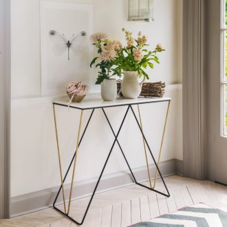 Конзолна маса