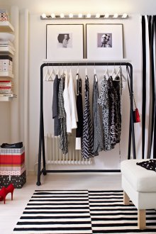 Floor-mounted toilet paper holder