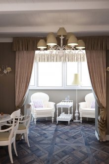 Метална маса за хранене