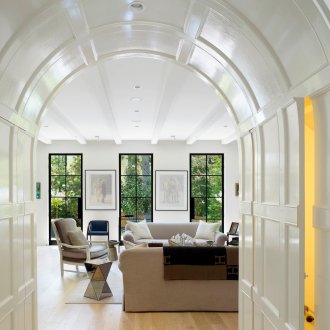 Широк високотехнологичен диван