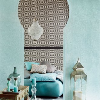 Без да отваря вратата