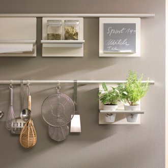 Закачалка за стена в коридора