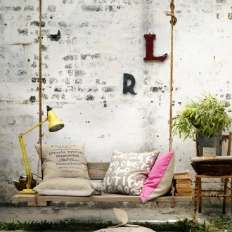 Детска площадка с люлка