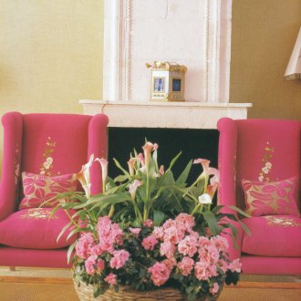 Warmer Stuck mit dekorativer Beschichtung im Wohnzimmer