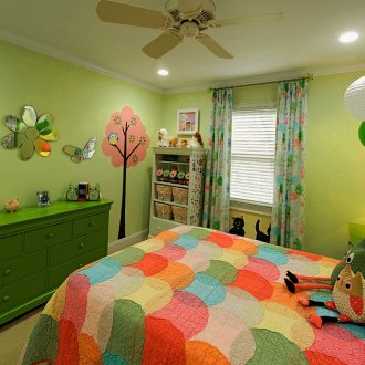 Decorating a kids table with owls