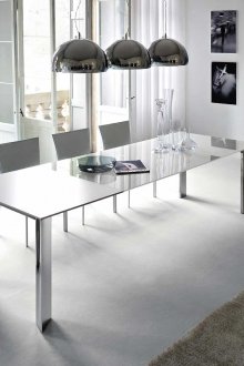 Минималистична стъклена врата