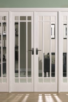 Пълна кухня с шарнирни врати без дръжки