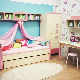 Wedding decor with yellow balloons