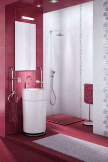 Лъскава врата със сребърна тапицерия