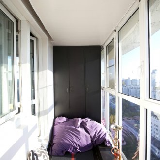 Гардероб на балкона