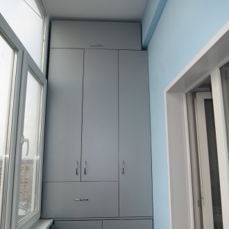 Гардероб на балкона