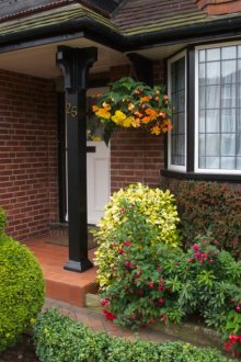 Предна градина