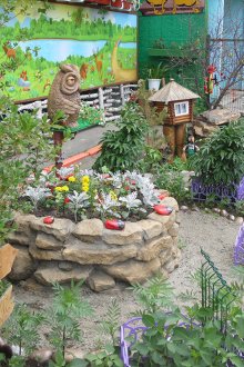 Предна градина