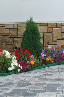 Предна градина