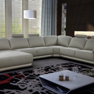 Съветски кожен диван в интериора